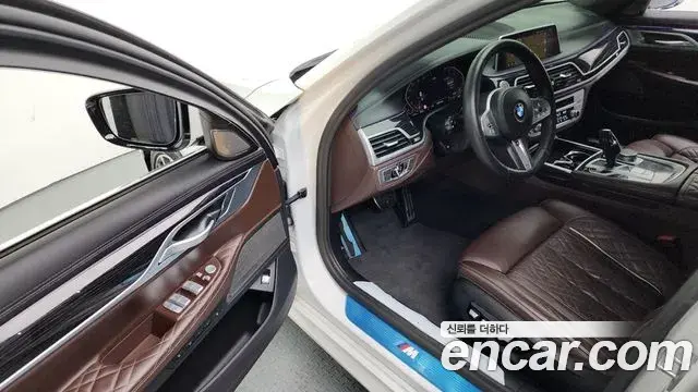 BMW 7 Series 2020 — Фото 12/20