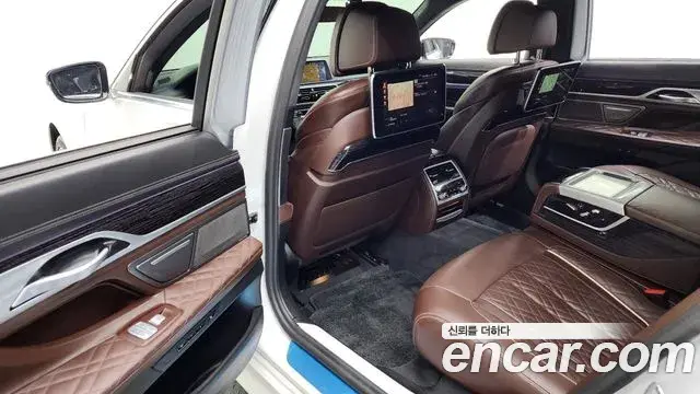 BMW 7 Series 2020 — Фото 16/20