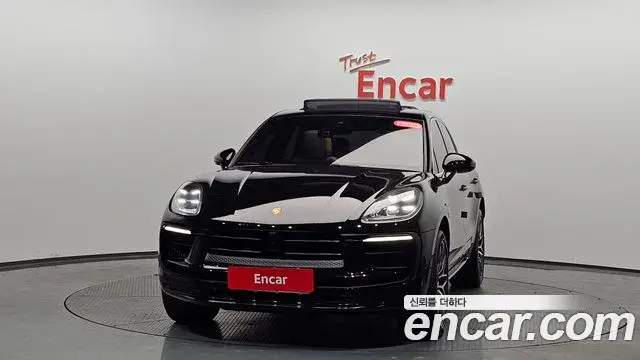 Porsche Macan 2022 — Photo 19/40