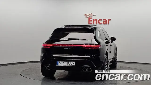 Porsche Macan 2022 — Photo 6/40