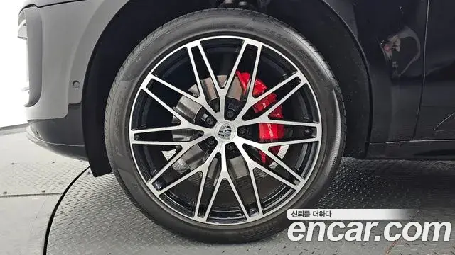Porsche Macan 2022 — Photo 31/40