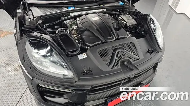 Porsche Macan 2022 — Photo 35/40