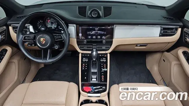 Porsche Macan 2022 — Photo 18/40