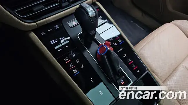 Porsche Macan 2022 — Photo 27/40