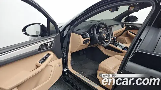 Porsche Macan 2022 — Photo 36/40