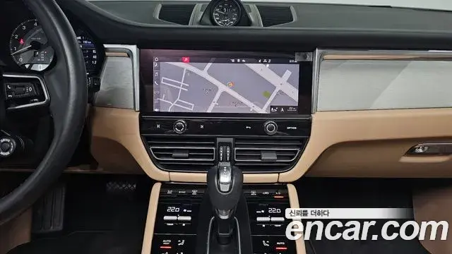 Porsche Macan 2022 — Photo 23/40