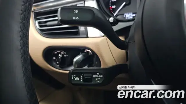 Porsche Macan 2022 — Photo 11/40