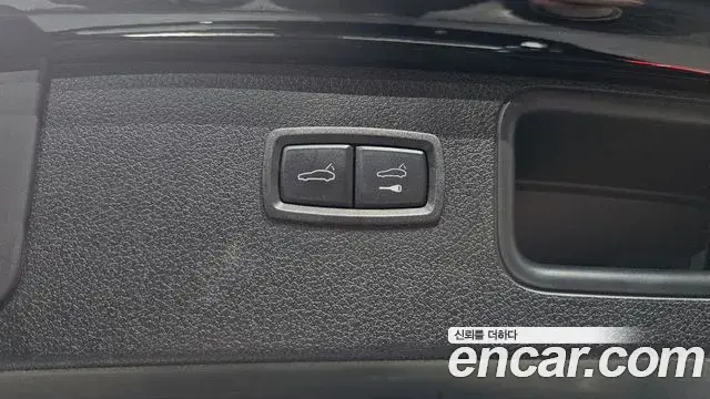 Porsche Macan 2022 — Photo 33/40