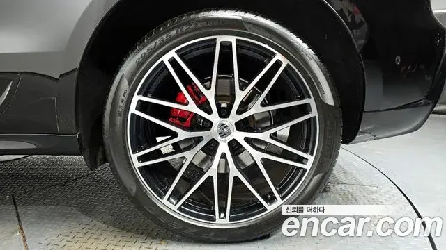 Porsche Macan 2022 — Photo 38/40