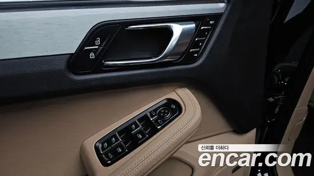 Porsche Macan 2022 — Photo 39/40