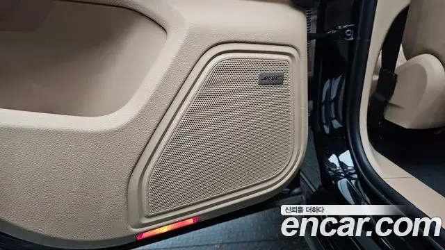 Porsche Macan 2022 — Photo 32/40