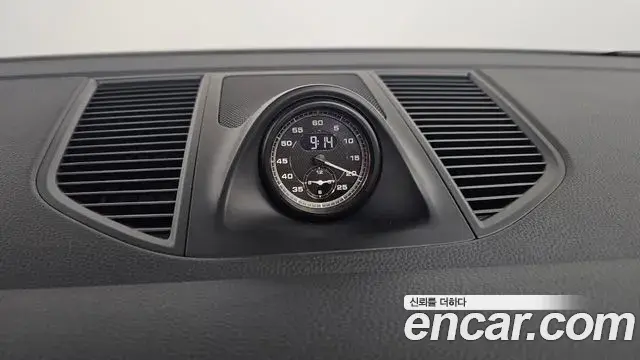 Porsche Macan 2022 — Photo 12/40