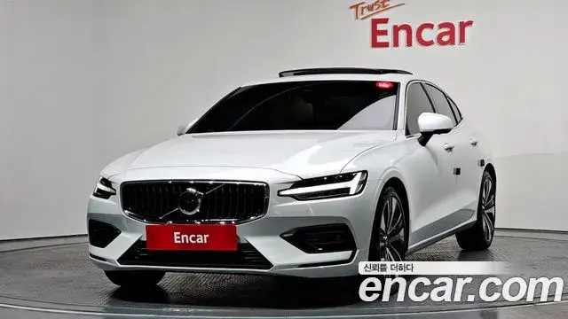 Volvo S60 2023 — Photo 5/37