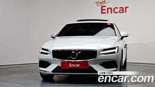 Volvo S60 2023 — Photo 36/37