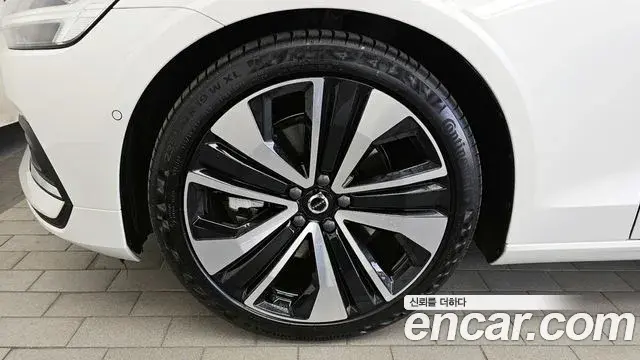 Volvo S60 2023 — Photo 37/37