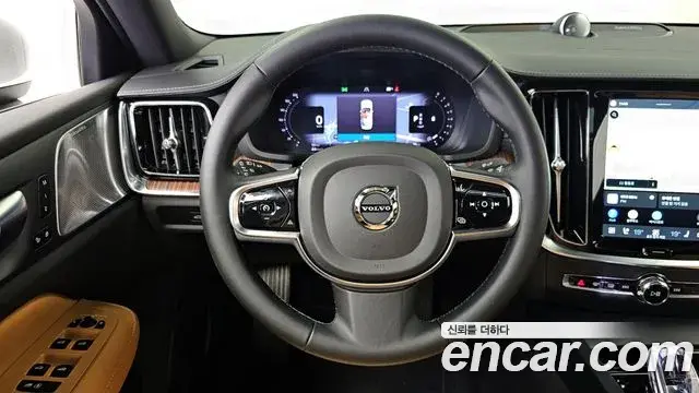 Volvo S60 2023 — Photo 19/37
