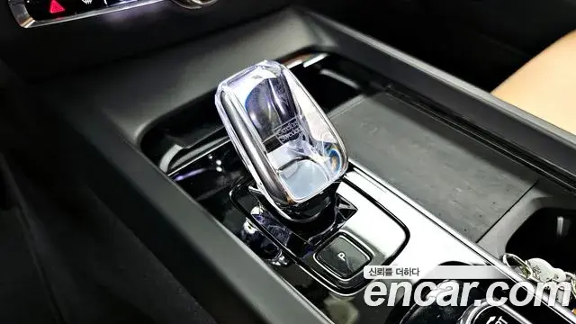 Volvo S60 2023 — Photo 24/37