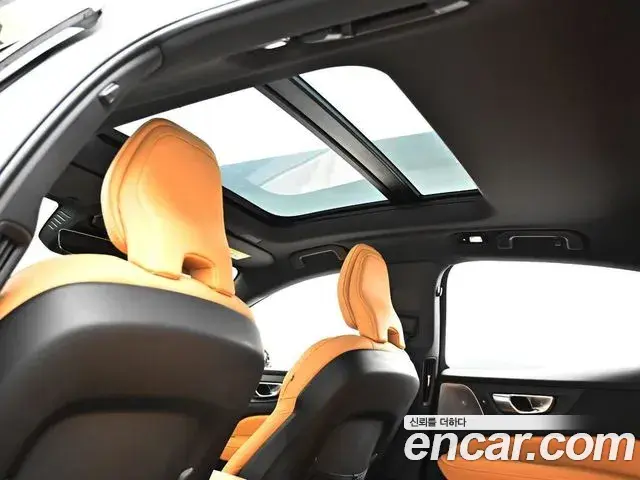 Volvo S60 2023 — Photo 17/37