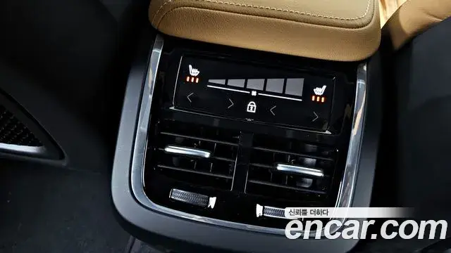 Volvo S60 2023 — Photo 32/37
