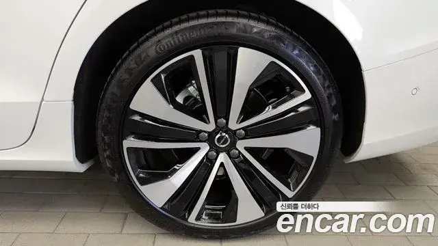 Volvo S60 2023 — Photo 13/37