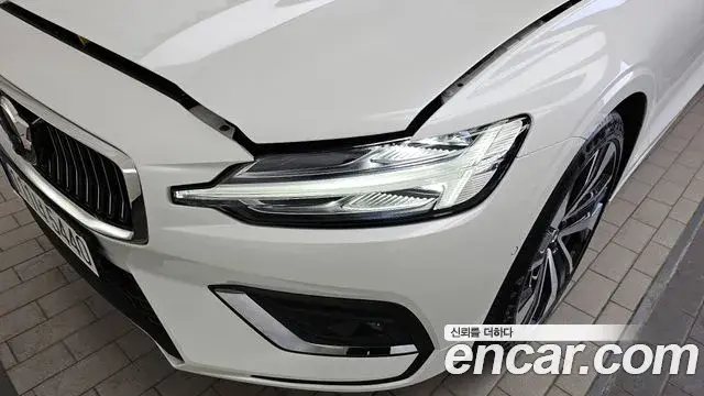 Volvo S60 2023 — Photo 29/37