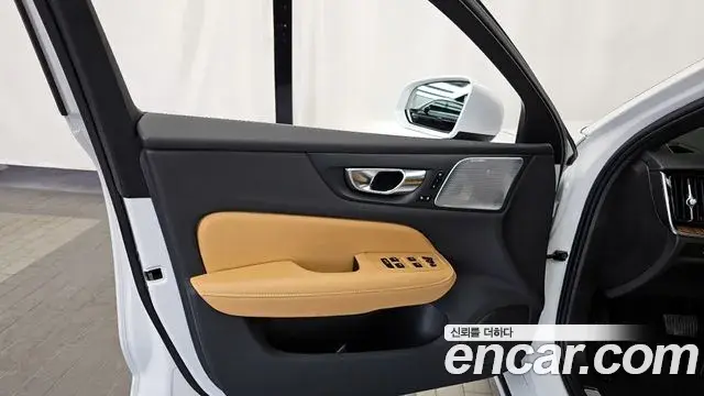 Volvo S60 2023 — Photo 4/37