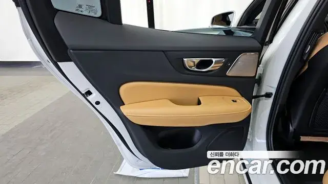 Volvo S60 2023 — Photo 22/37
