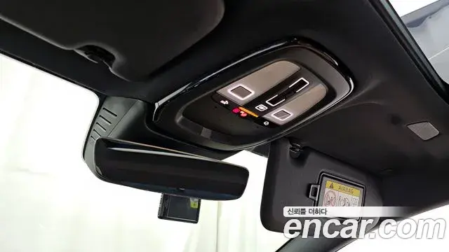 Volvo S60 2023 — Photo 34/37