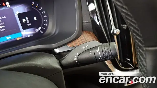 Volvo S60 2023 — Photo 35/37