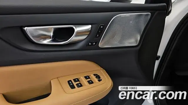 Volvo S60 2023 — Photo 18/37