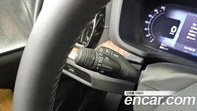 Volvo S60 2023 — Photo 33/37