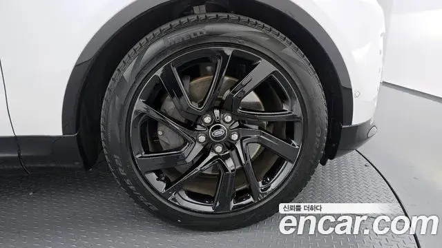 Land Rover Discovery 5 2022 — ფოტო 15/20