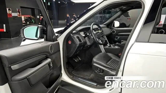 Land Rover Discovery 5 2022 — ფოტო 17/20