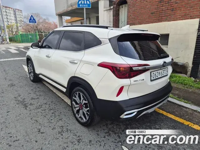 Kia Seltos 2020 — ფოტო 14/20