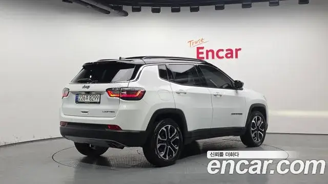 Jeep Compass 2022 — Photo 17/35