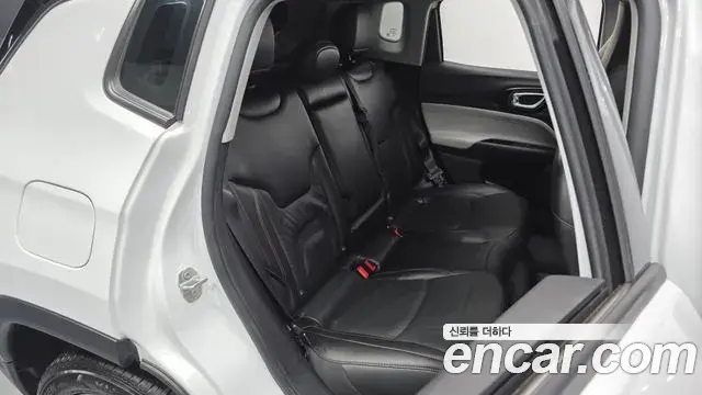 Jeep Compass 2022 — Photo 34/35
