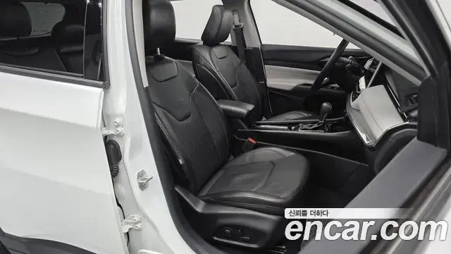 Jeep Compass 2022 — Photo 30/35