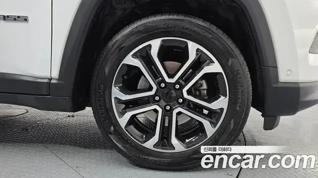 Jeep Compass 2022 — Photo 12/35