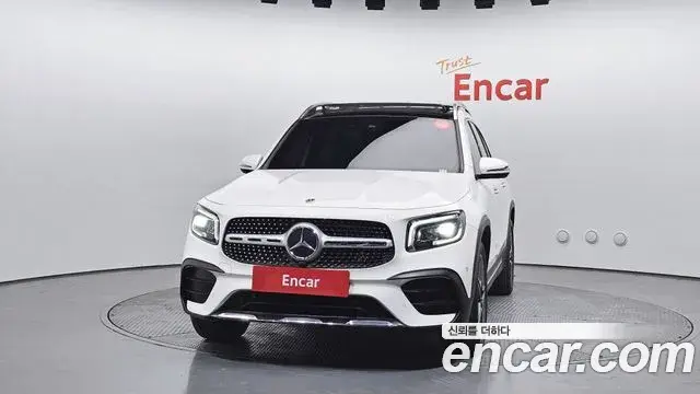 Mercedes-Benz GLB-Class 2021 — Şəkil 18/20