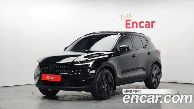 Volvo XC40 2025 — Фото 1/20