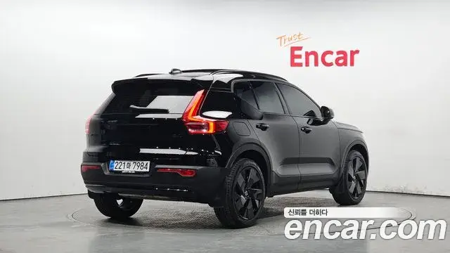 Volvo XC40 2025 — Фото 2/20