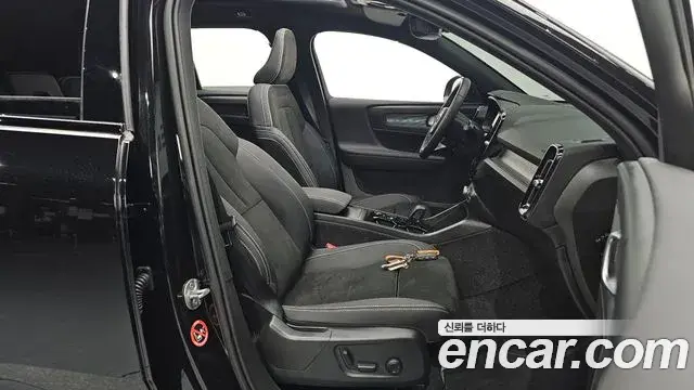 Volvo XC40 2025 — Фото 10/20