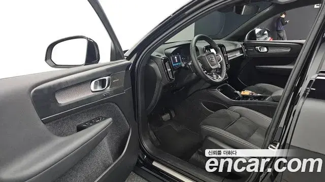 Volvo XC40 2025 — Фото 11/20