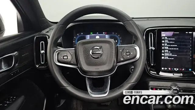 Volvo XC40 2025 — Фото 13/20