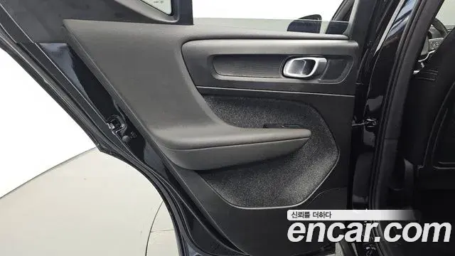 Volvo XC40 2025 — Şəkil 13/31