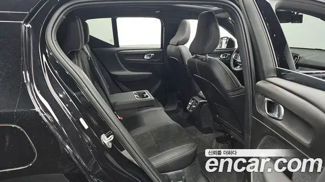 Volvo XC40 2025 — Şəkil 9/31
