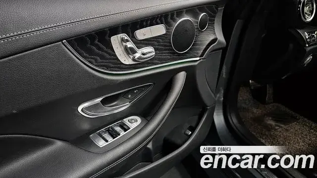 Mercedes-Benz E-Class 2019 — Фото 13/20