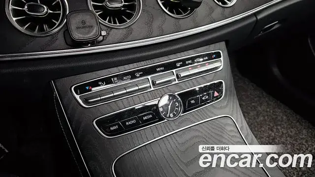 Mercedes-Benz E-Class 2019 — Фото 19/20
