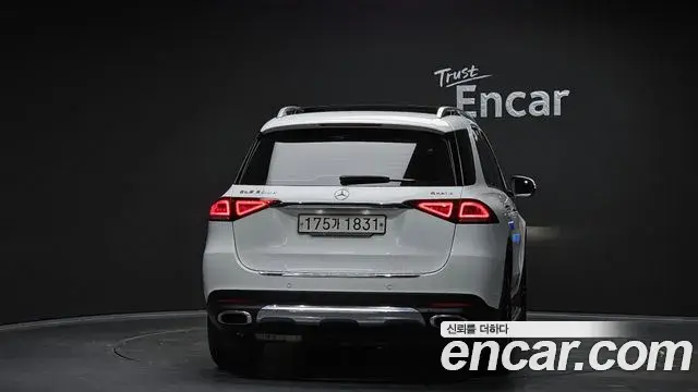 Mercedes-Benz GLE-Class 2020 — Photo 13/20
