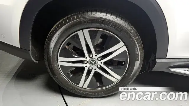 Mercedes-Benz GLE-Class 2020 — Photo 2/20